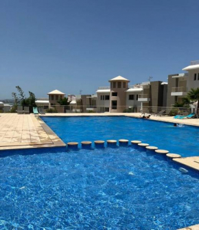 Luxurious new appt with amazing ocean view & pool!